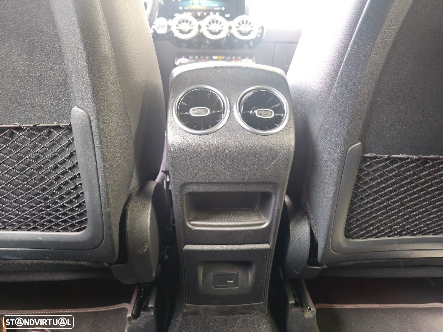 Mercedes-Benz GLA 180 d 8G-DCT - 29