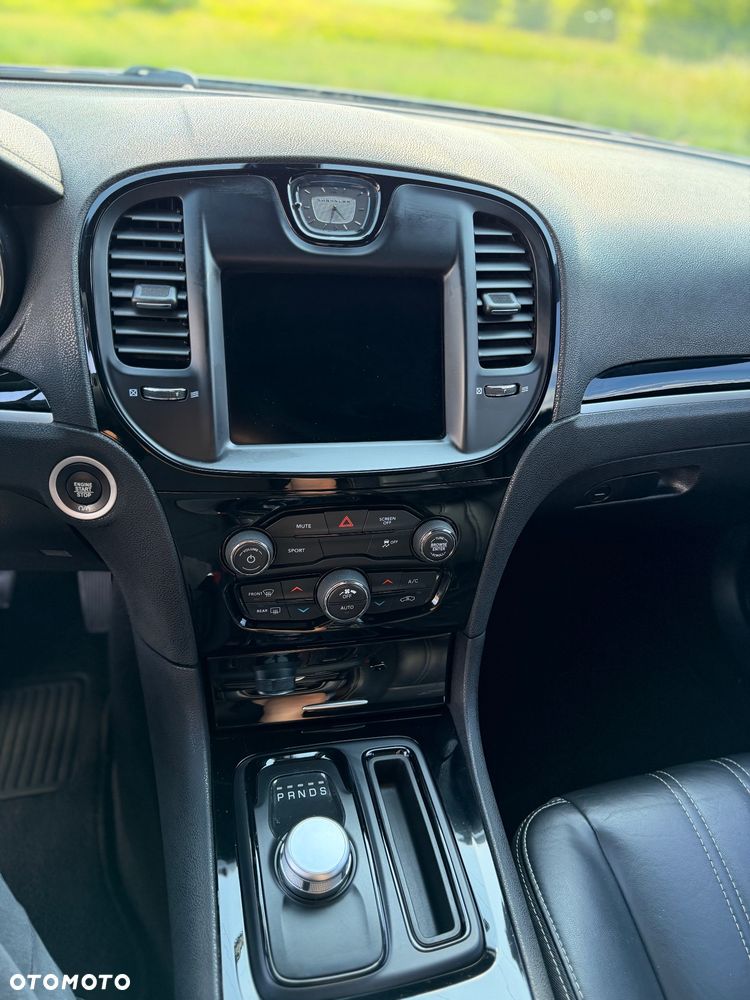 Chrysler 300s - 12