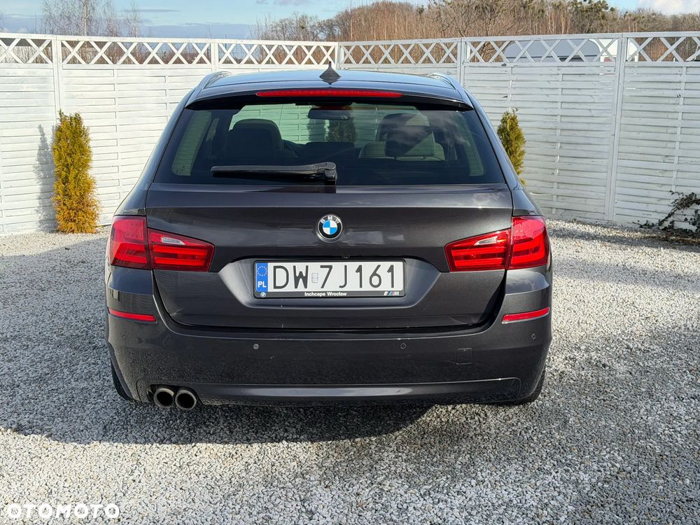 BMW Seria 5 525d - 33