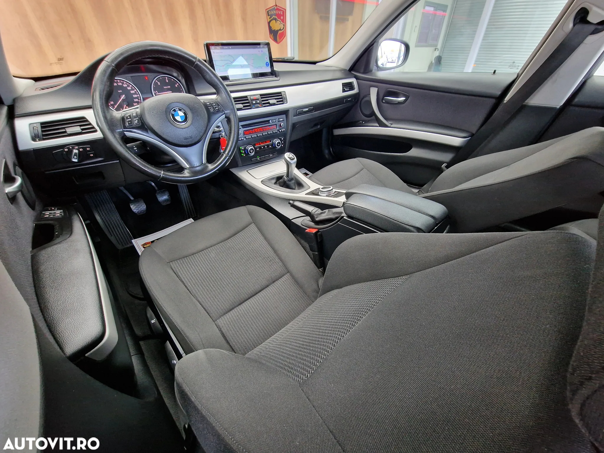 BMW Seria 3 318d - 15