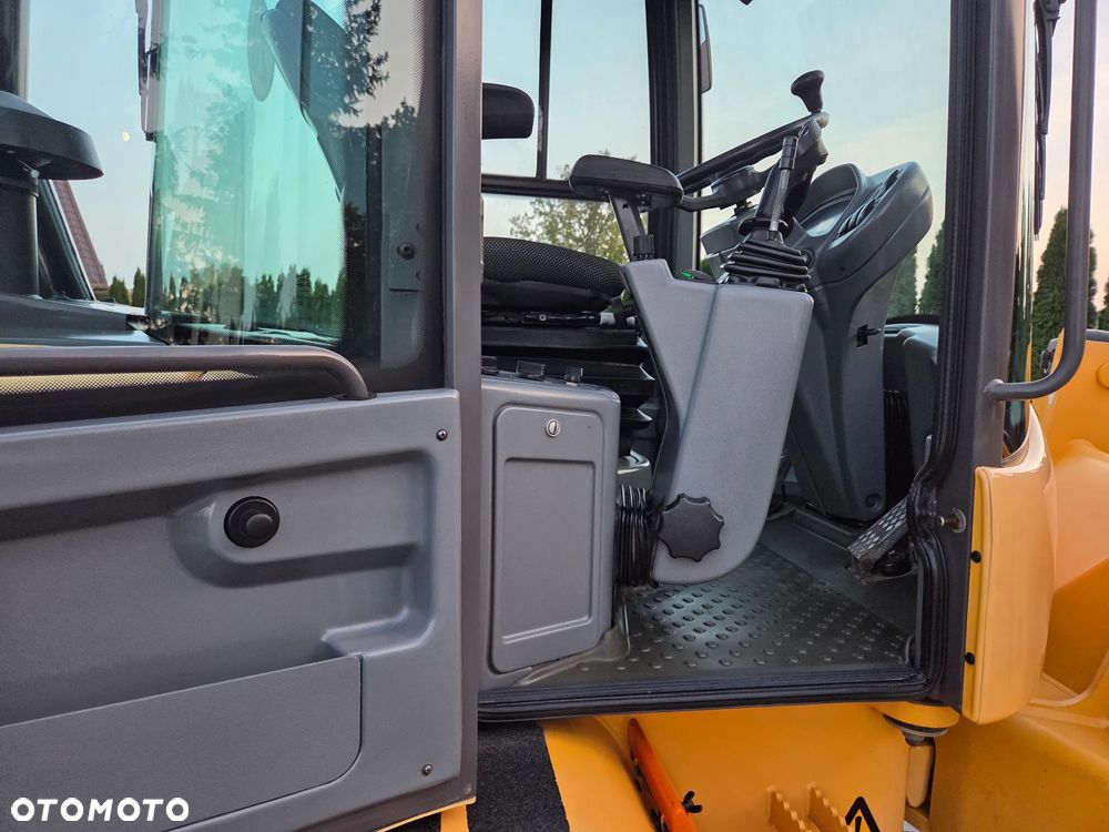 Volvo L30G - 22