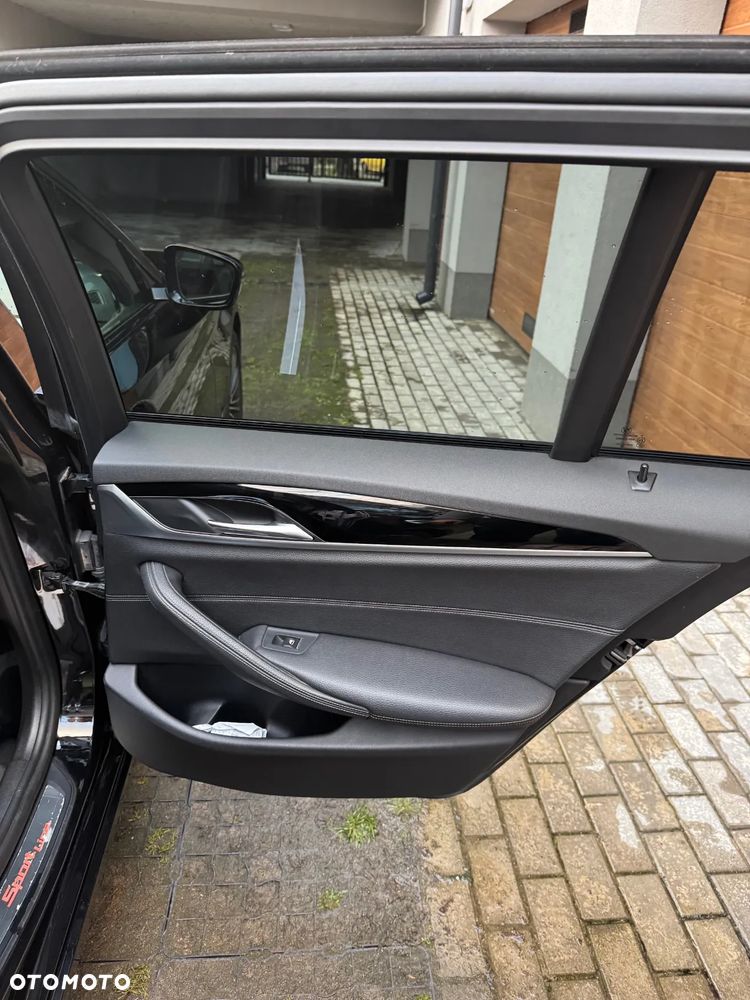 BMW Seria 5 520d Sport Line - 9