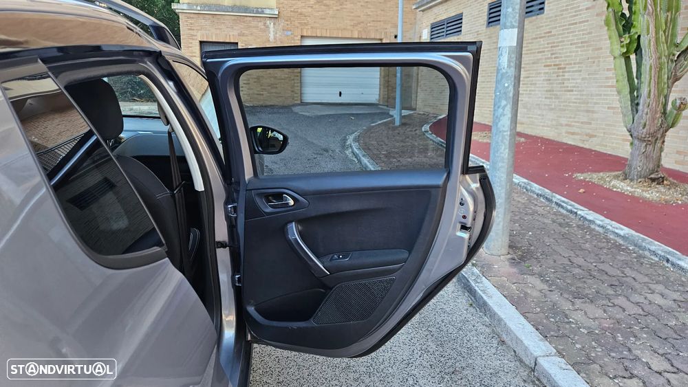 Peugeot 2008 1.6 BlueHDi Allure - 26