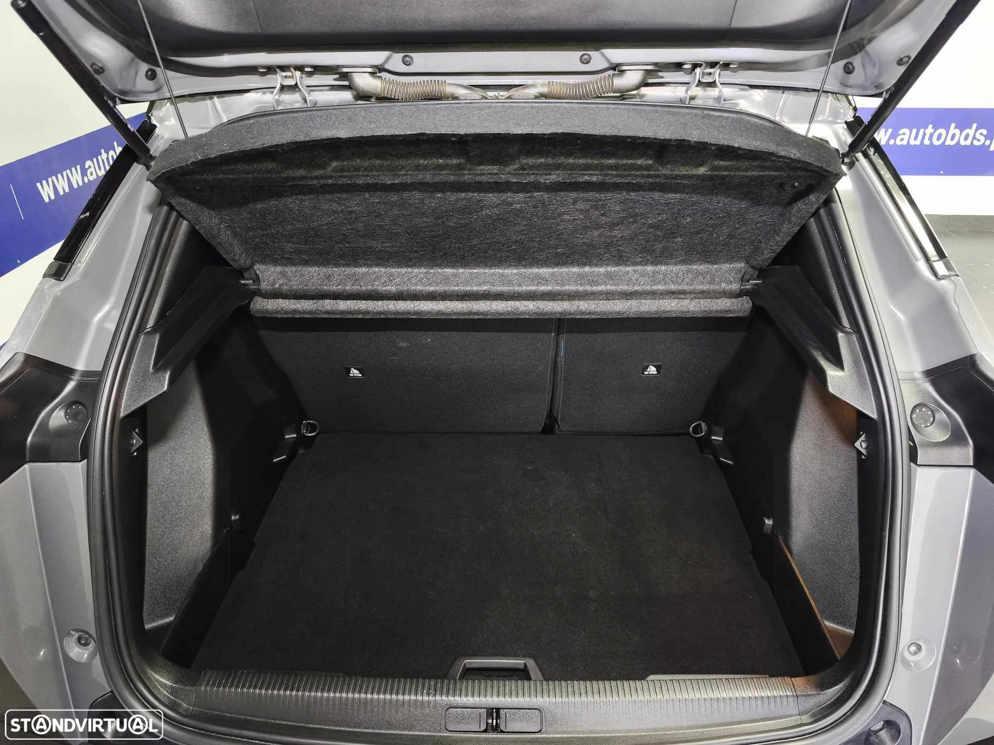 Peugeot 2008 1.2 PureTech Allure Pack - 24