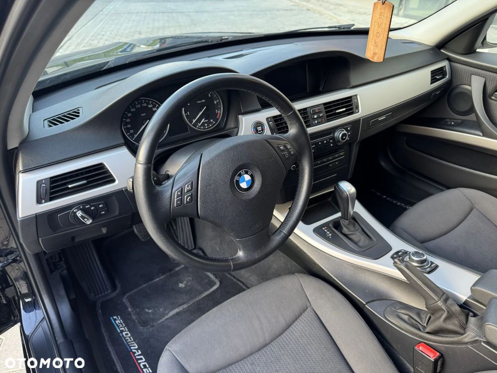 BMW Seria 3 320i - 14