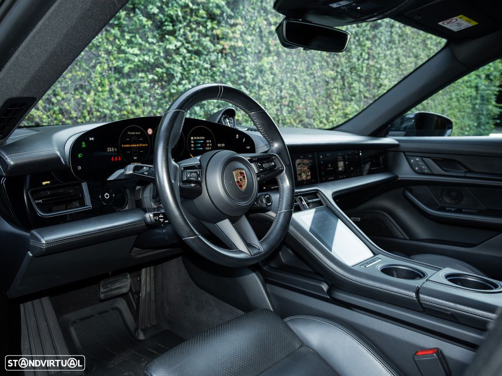 Porsche Taycan Cross Turismo 4S - 24