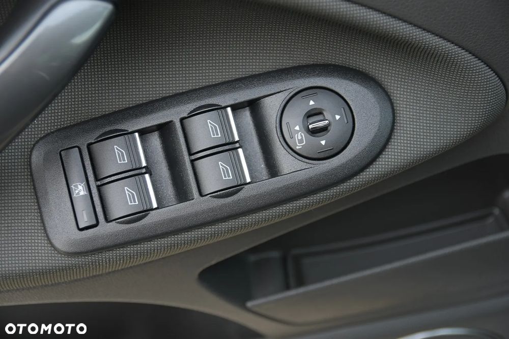 Ford Kuga - 28