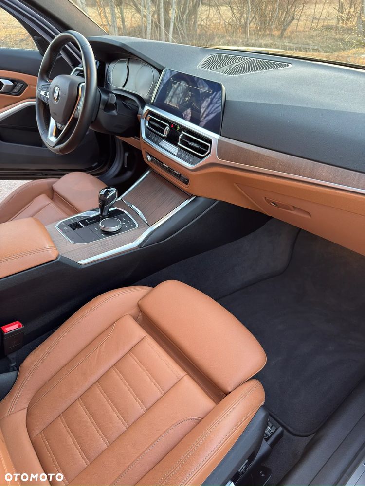 BMW Seria 3 330i xDrive Sport Line - 13