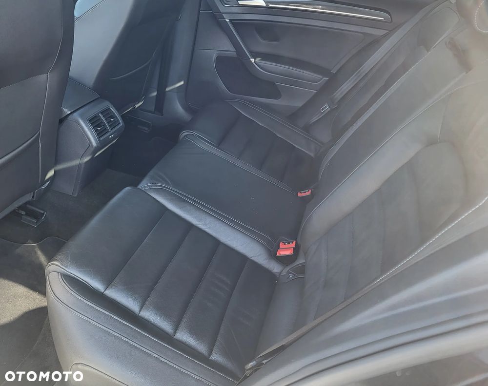 Volkswagen Golf - 11