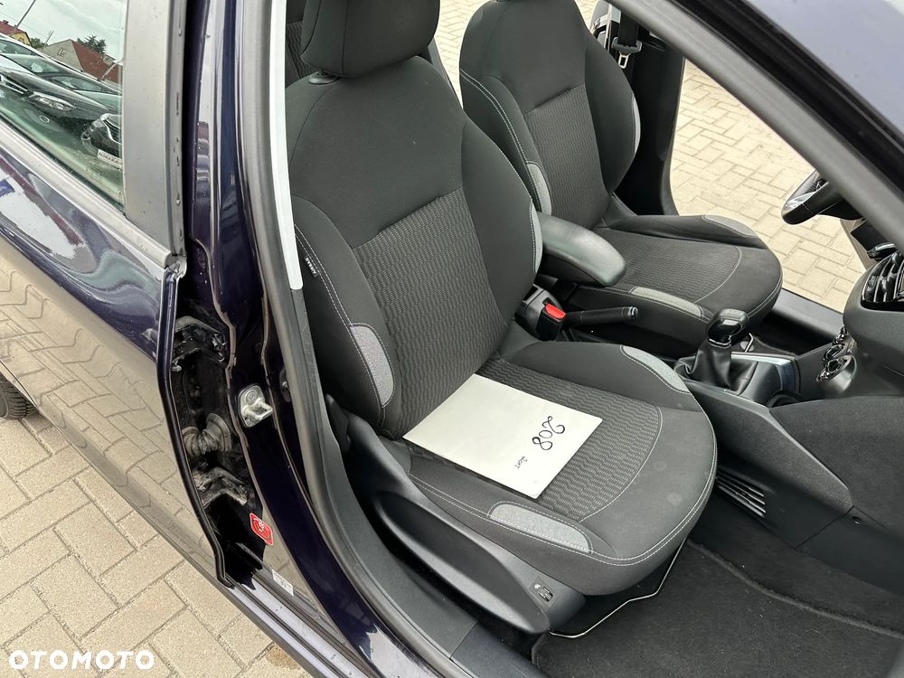 Peugeot 208 - 21