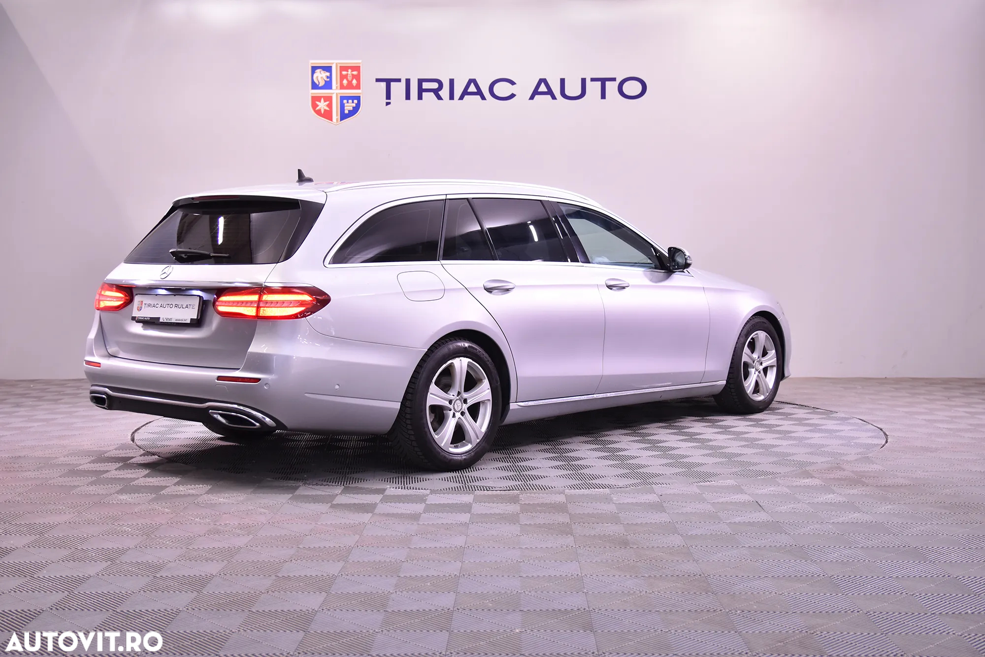 Mercedes-Benz E 220 d 4Matic T 9G-TRONIC - 5