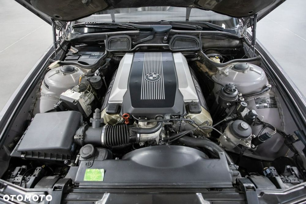 BMW Seria 7 740i V8 - 32