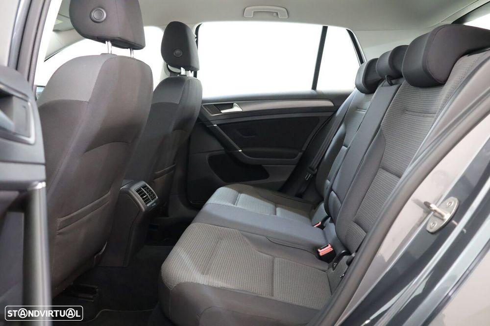 VW Golf 1.6 TDI Confortline - 9