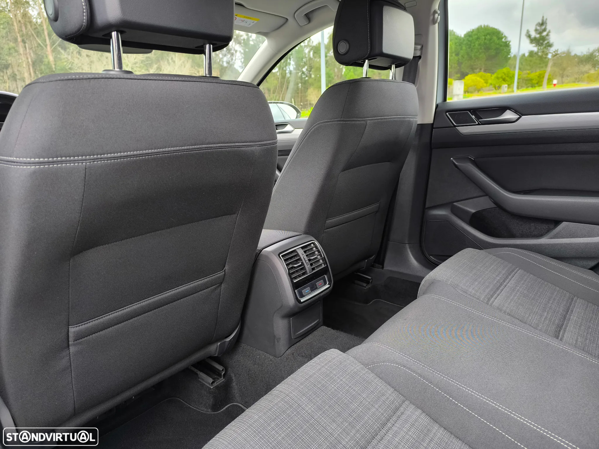 VW Passat Variant 2.0 TDi Business DSG - 19