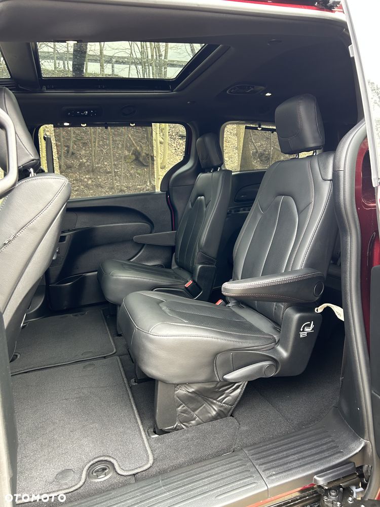 Chrysler Pacifica - 26