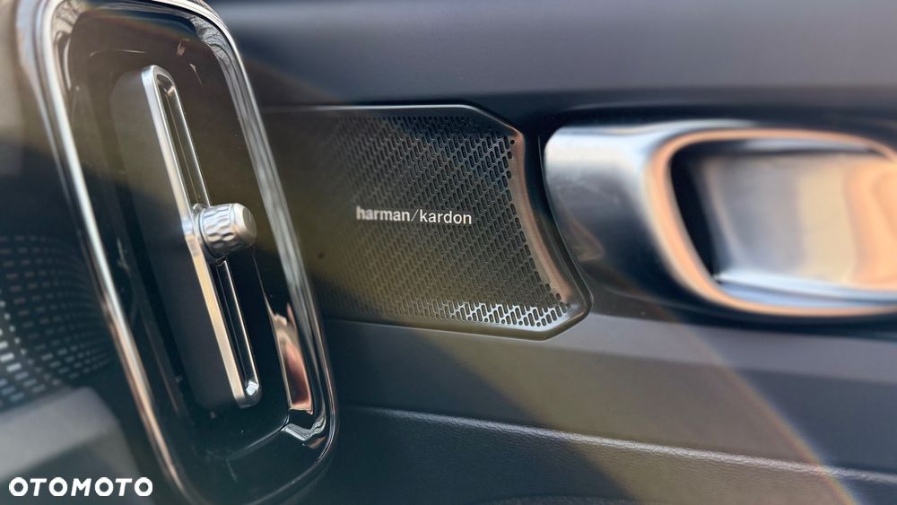 Volvo XC 40 B3 Plus Dark - 22