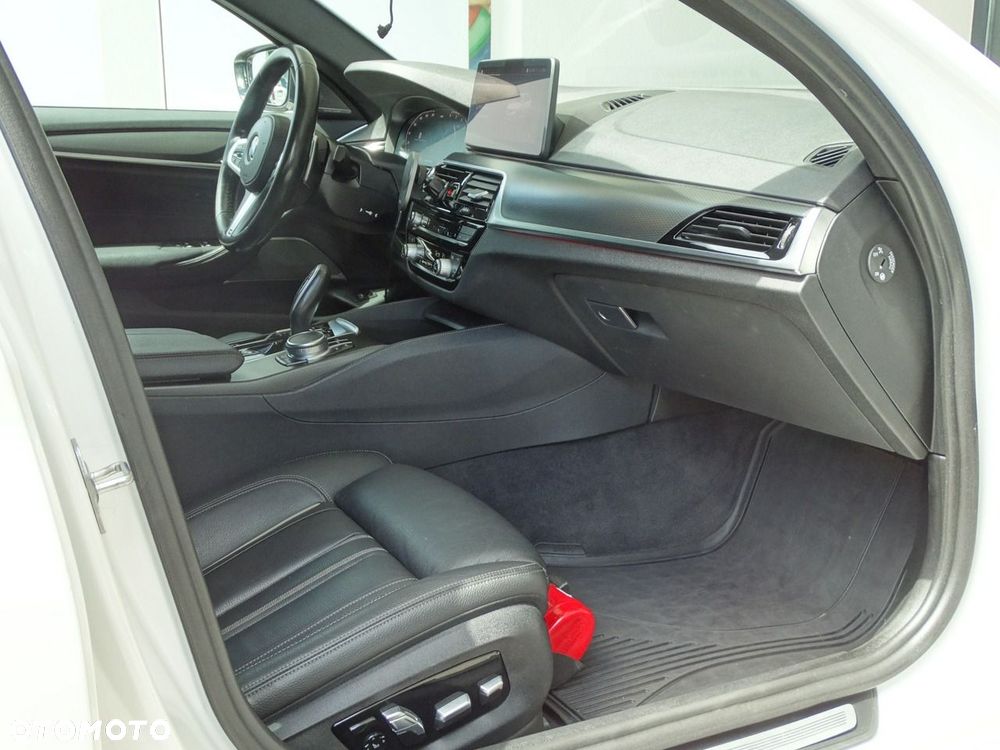 BMW Seria 5 540d xDrive mHEV M Sport sport - 13
