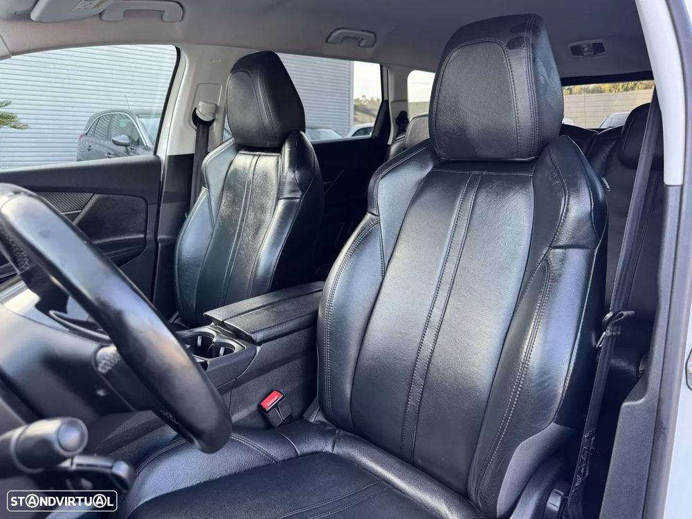 Peugeot 5008 1.2 PureTech Allure - 25
