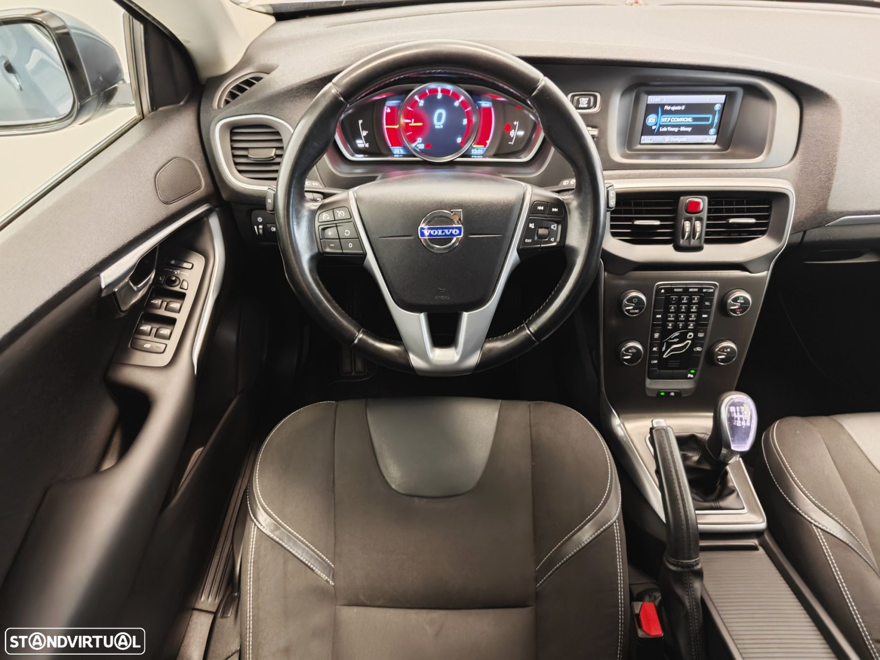 Volvo V40 1.6 D2 Momentum - 4