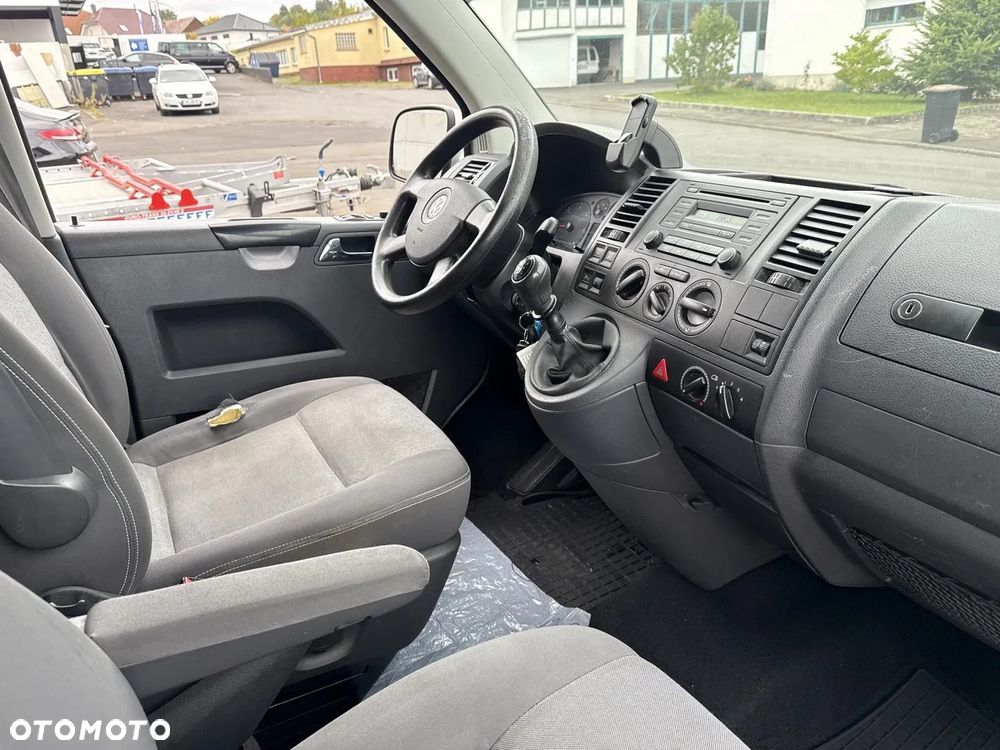 Volkswagen Multivan - 28
