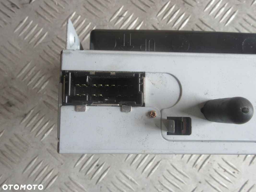 RADIO CD FABRYCZNE KIA SORENTO 961403R301 A02028B - 4