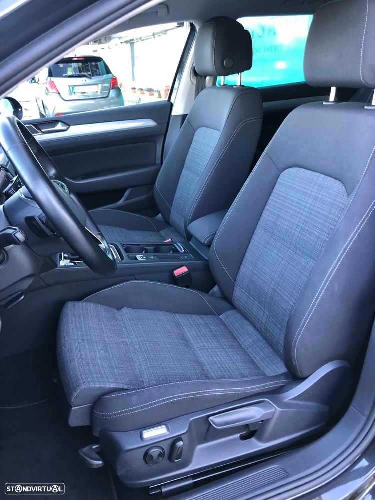 VW Passat Variant 2.0 TDI Business DSG - 23