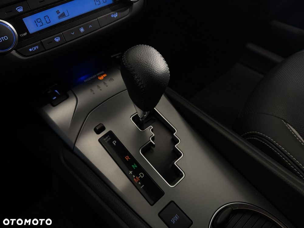 Toyota Avensis - 25