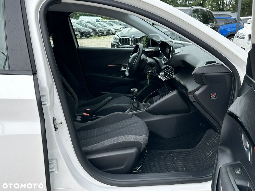 Peugeot 208 - 17