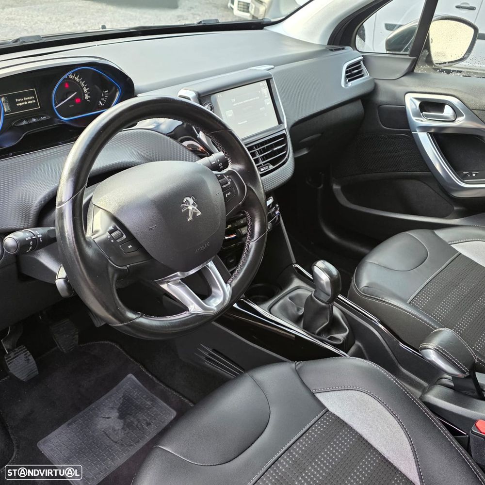 Peugeot 2008 1.2 PureTech Allure - 5