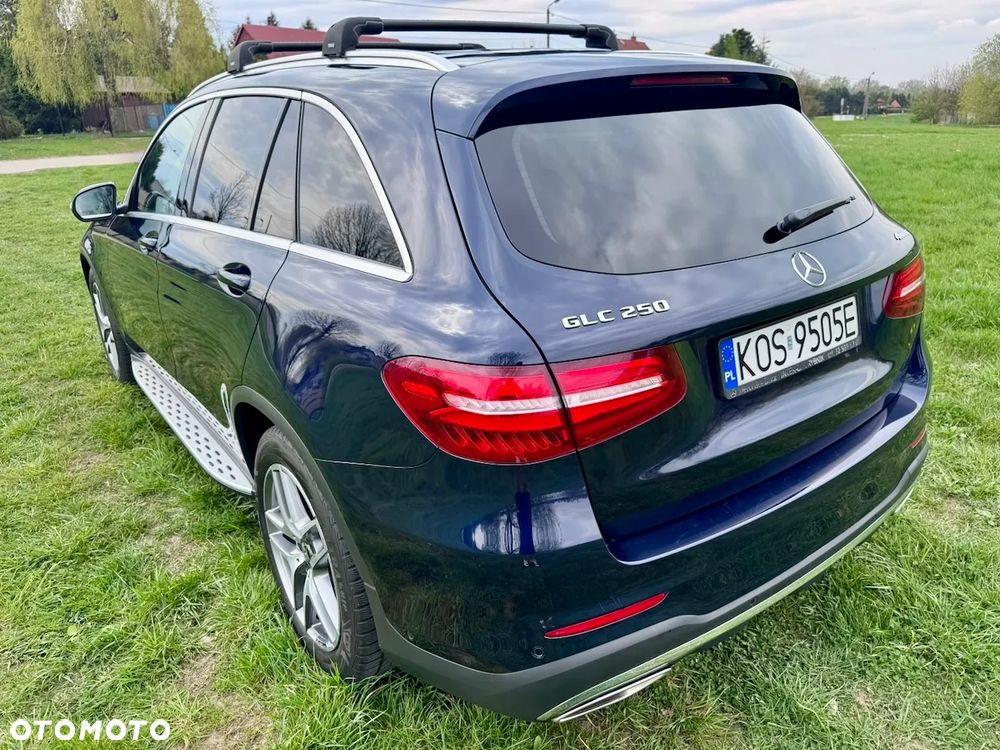Mercedes-Benz GLC 250 4Matic 9G-TRONIC AMG Line - 13