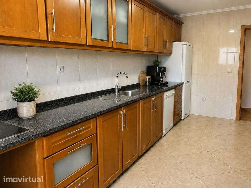 T3 com Garagem individual Junto ao Metro Campainha Rio Tinto - Grande imagem: 4/12