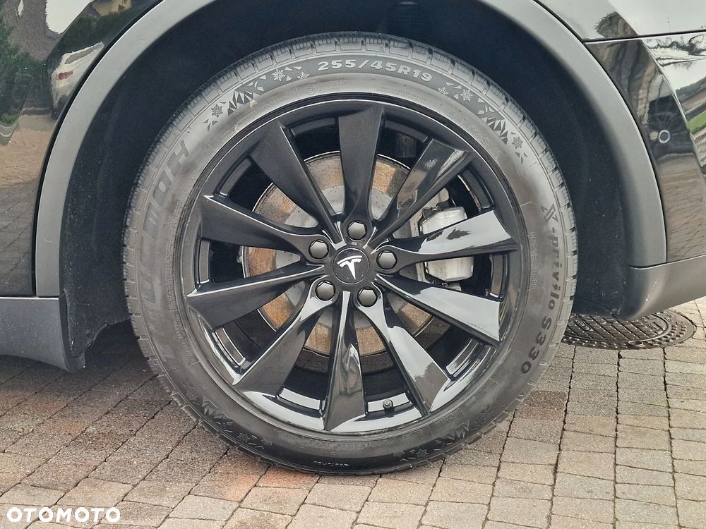 Tesla Model Y Long Range AWD - 15