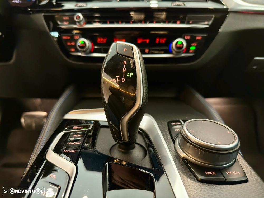 BMW 520 d Pack Desportivo M Auto - 24