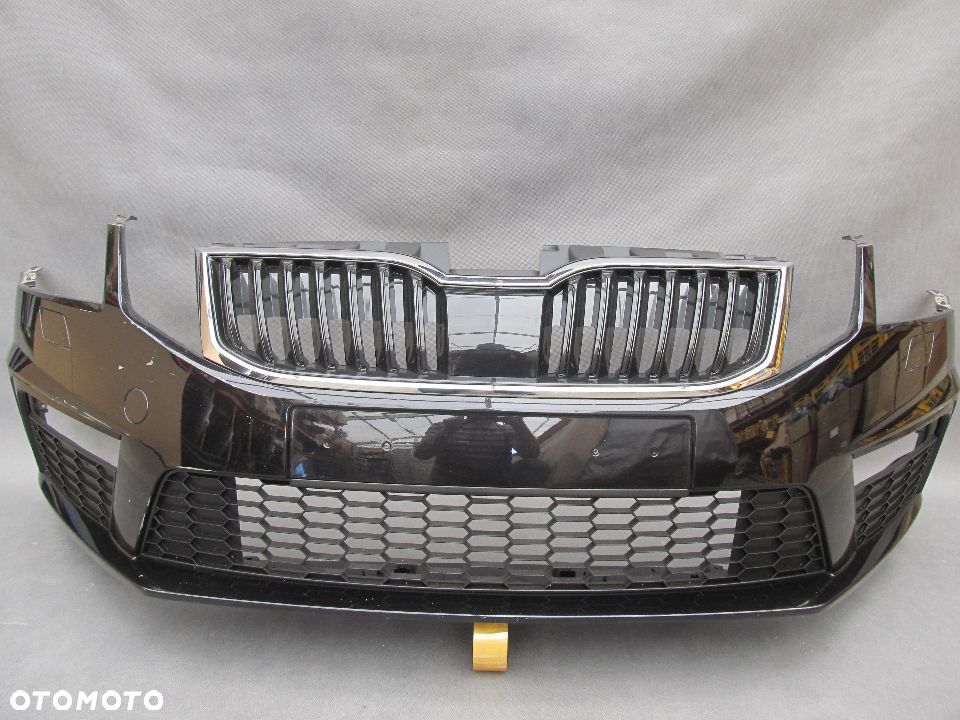 Zderzak przedni Skoda Octavia 3 RS 17 - 20 Sprysk. Lakier 9910 / LF9R - 5