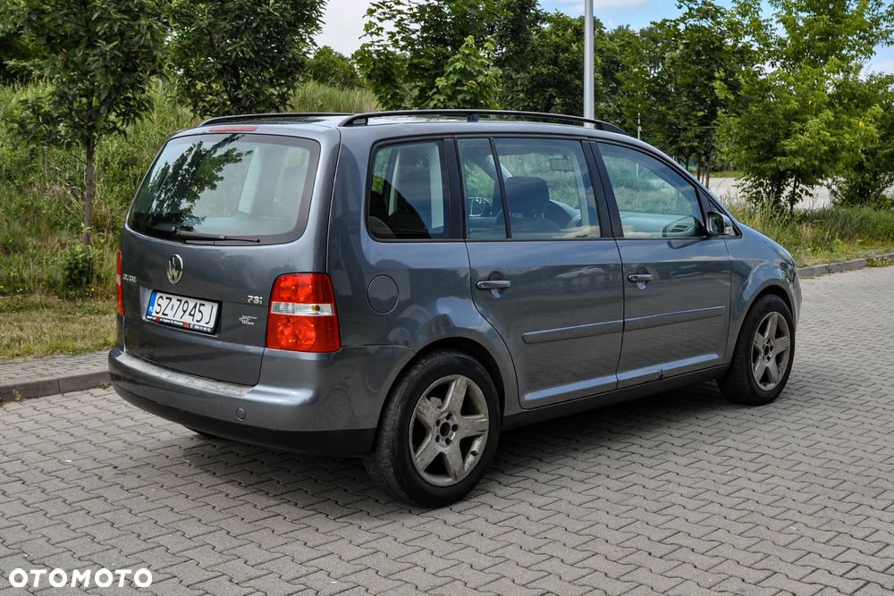 Volkswagen Touran - 4