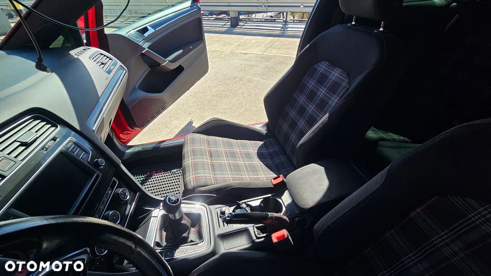 Volkswagen Golf - 35