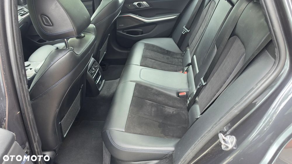 BMW Seria 3 330e M Sport - 13