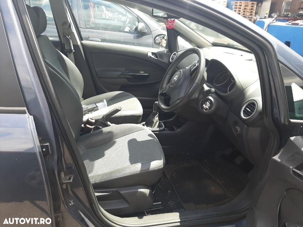 CD player Opel Corsa D 2010 Hatchback 1.4 i - 9