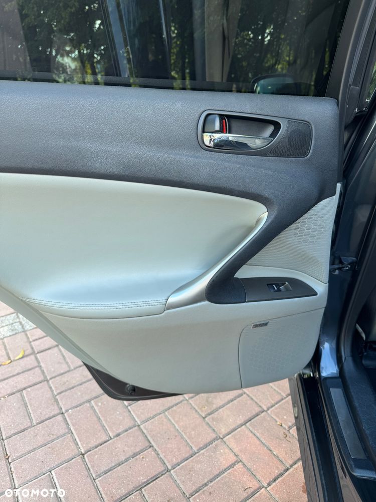 Lexus IS 220 D Prestige - 12