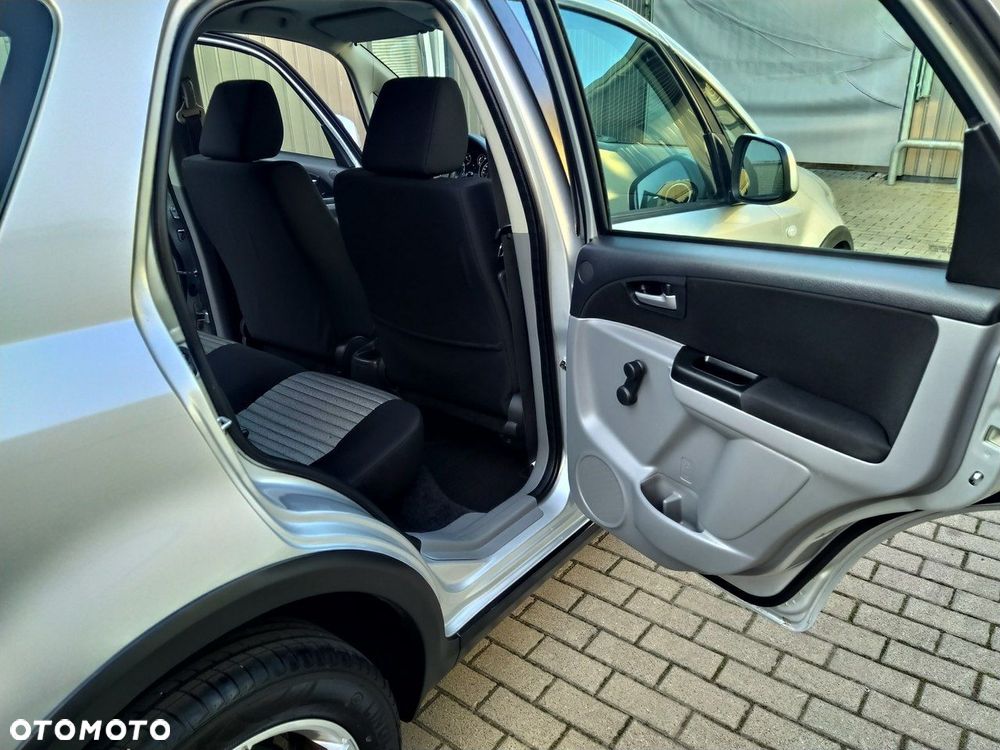 Suzuki SX4 1.6 Comfort 4WD - 24