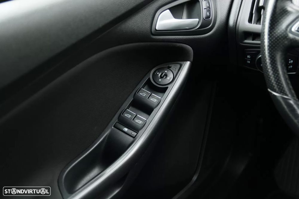 Ford Focus 1.5 TDCi ST-Line - 25