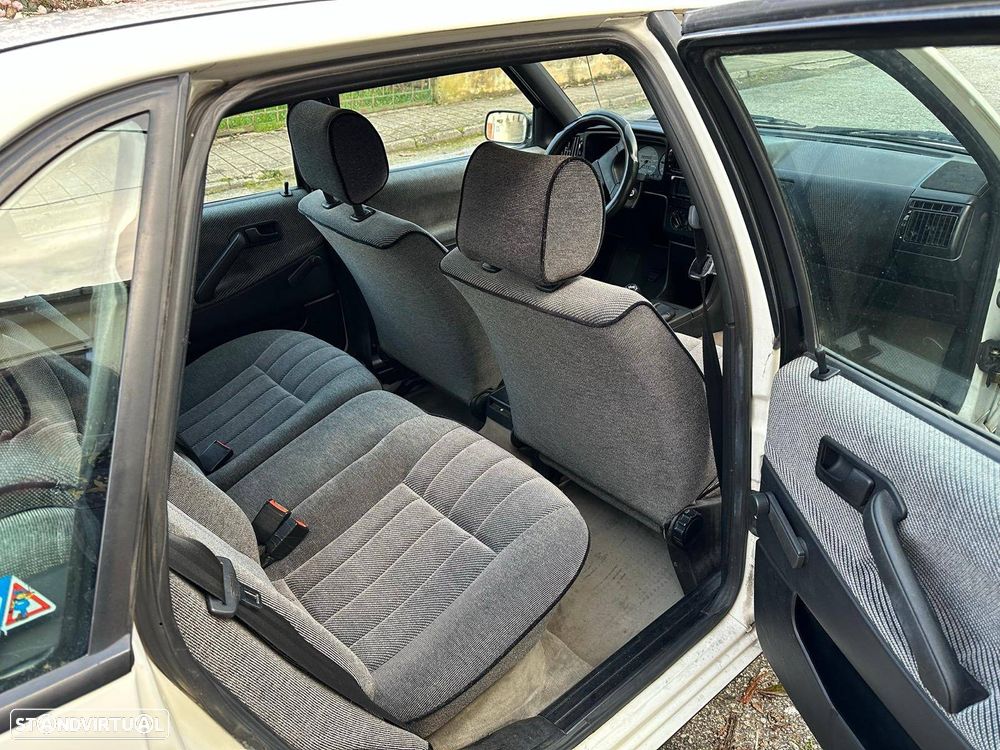 VW Passat 1.6 GL TD - 16