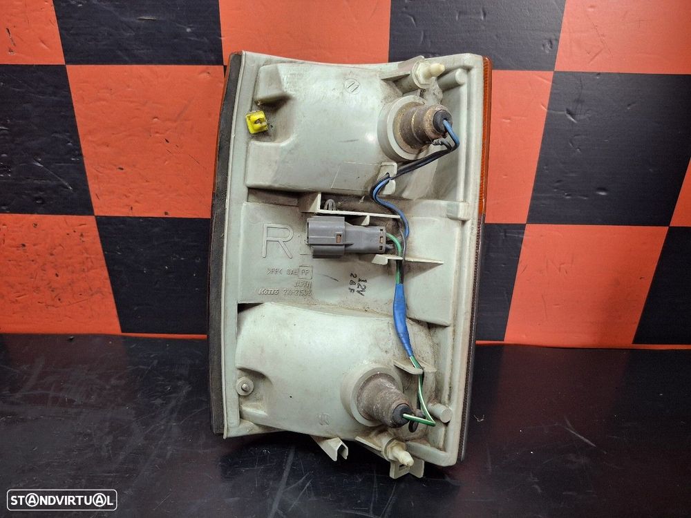 Farolim De Pisca Frente Direito Isuzu Elf - 2