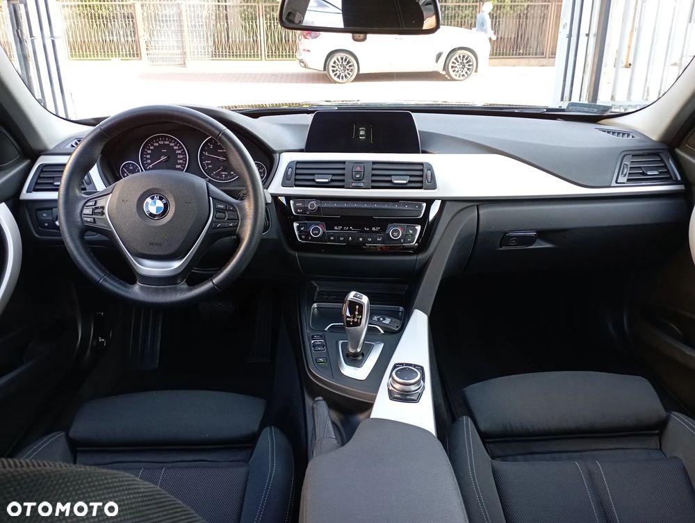 BMW Seria 3 318i - 8