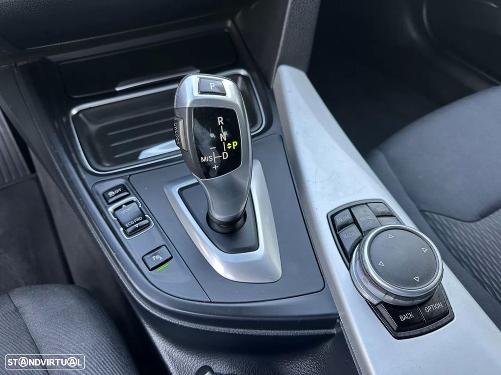BMW 320 d EfficientDynamics Line Sport Auto - 41