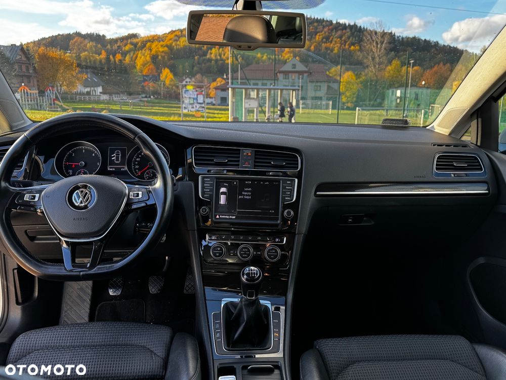 Volkswagen Golf - 10