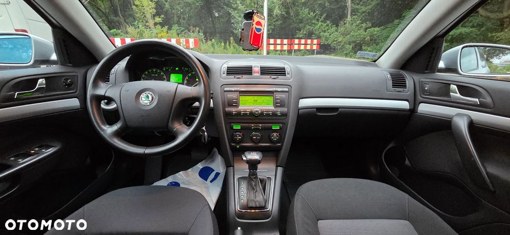 Skoda Octavia 2.0 TDI Elegance DSG - 8