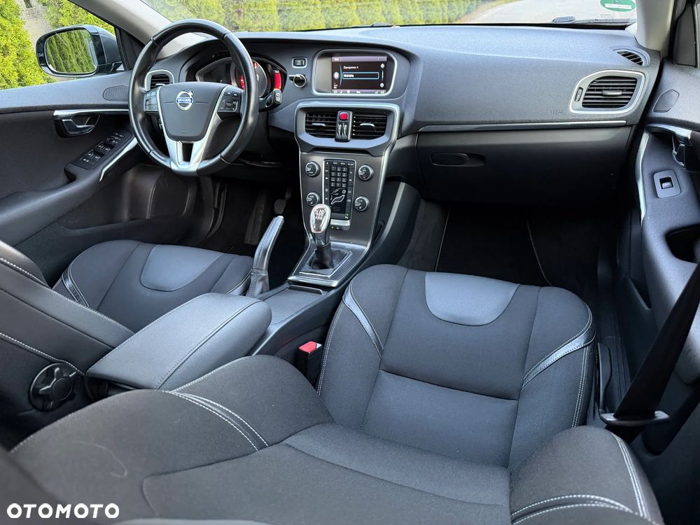 Volvo V40 D2 Momentum - 19