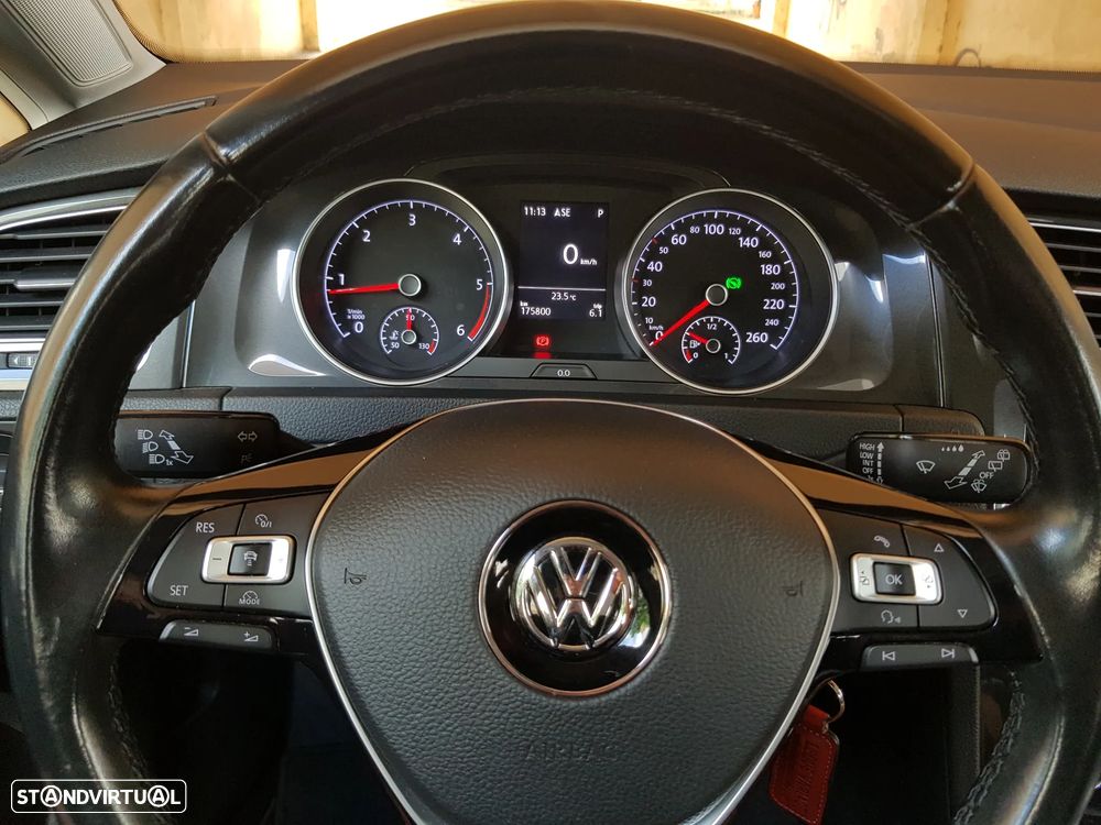 VW Golf Variant 1.6 TDi Confortline DSG - 25