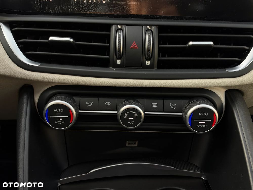 Alfa Romeo Giulia 2.0 Turbo 16V AT8 Veloce Ti - 30